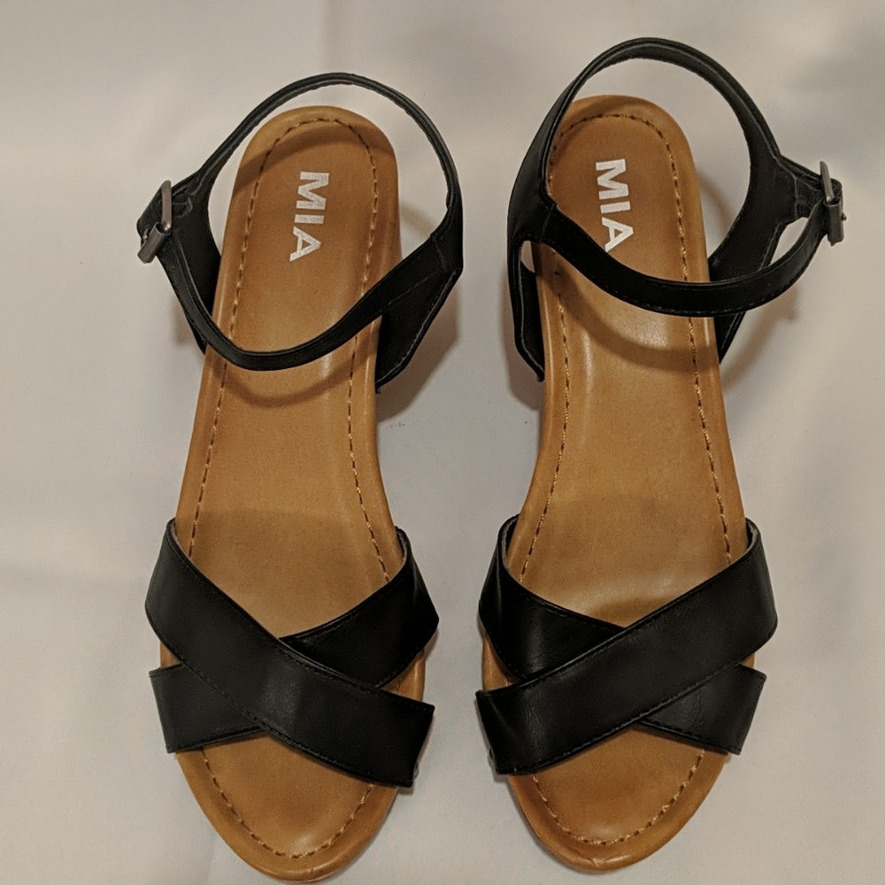 LIKE NEW Mia Sandals (3 inch heel)